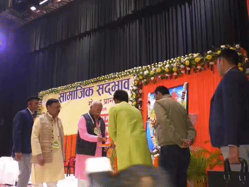 घर में अपनी मातृभाषा में बोलें:गोरखपुर में संघ प्रमुख ने कहा-घर में संस्कार नहीं होंगे तो मतांतरण होगा