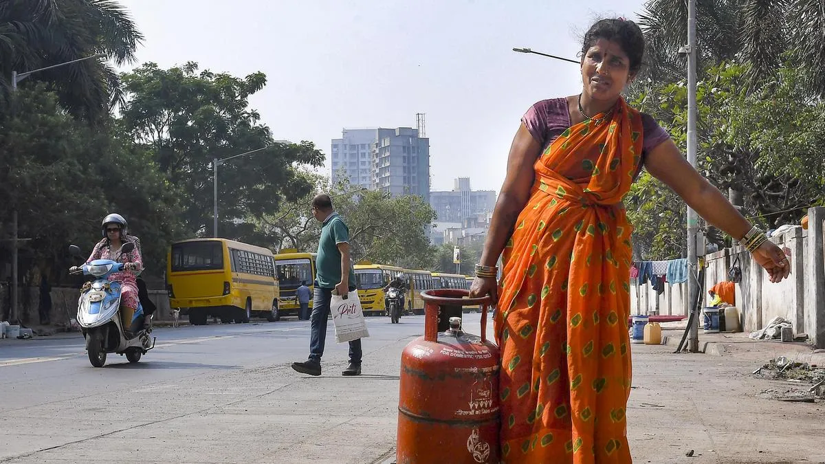 After Centre&rsquo;s assurance on LPG supply, Bombay HC disposes of PIL