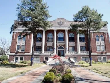  An Arkansas man accused of killing his daughter's alleged abuser wins GOP sheriff's nomination