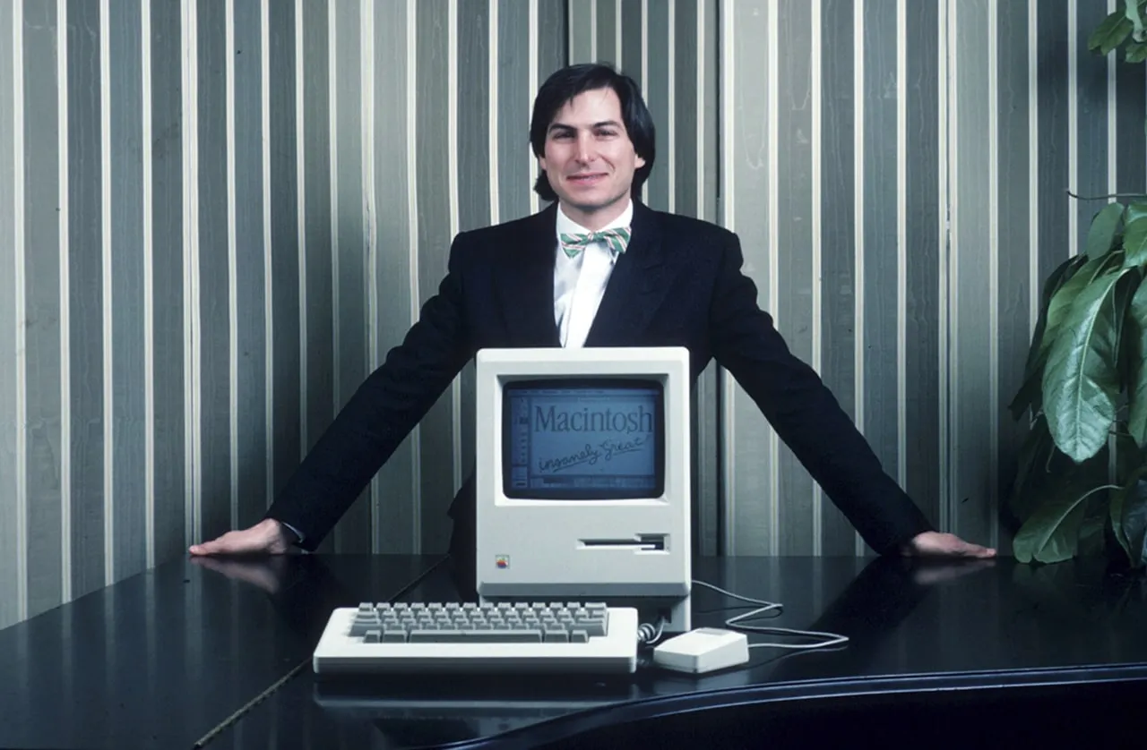 &lsquo;Apple&rsquo; Review: Reinvention Incorporated