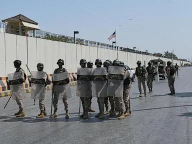  At least 6 killed as Shiites storm US Consulate in Pakistan over killing of Iran's supreme leader