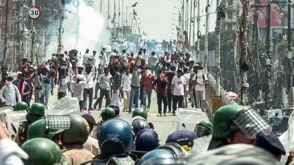 Bihar government to withdraw cases lodged against protesters over NEET paper leak, release those jailed - TownLive News