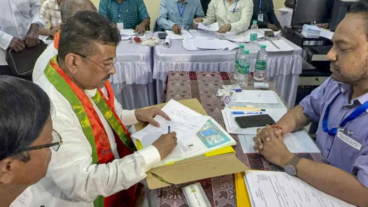 BJP puts up united front as Suvendu Adhikari files nomination for Nandigram - TownLive News