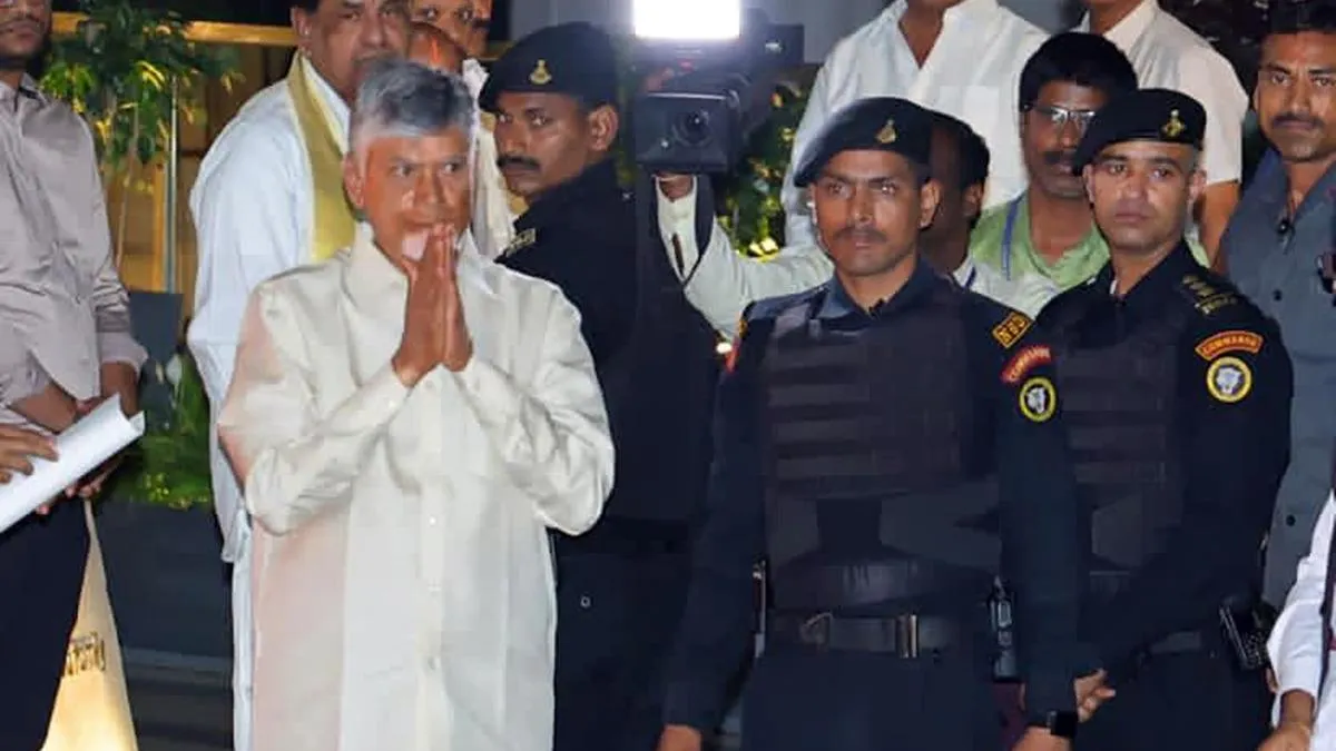 ​Chandrababu opts for general queue at Tirumala