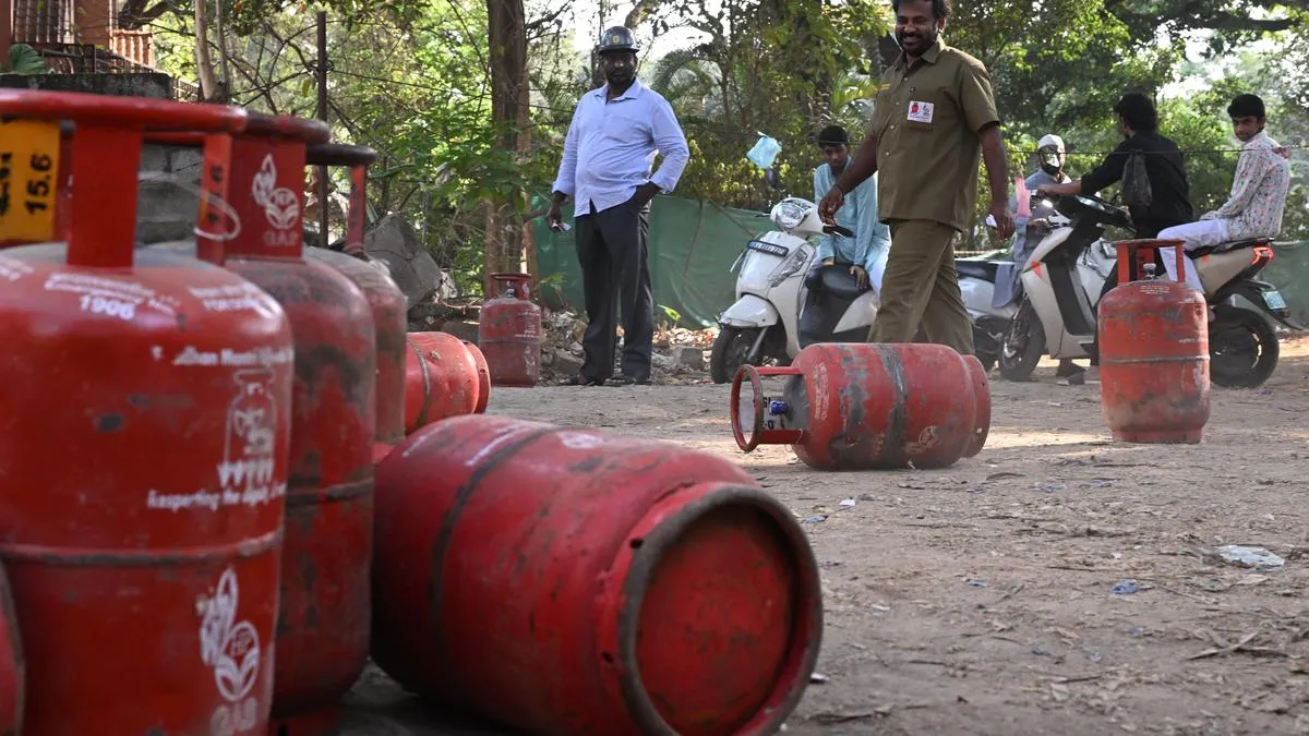Civil Supplies Department cracked down on illegal possession of LPG cylinders