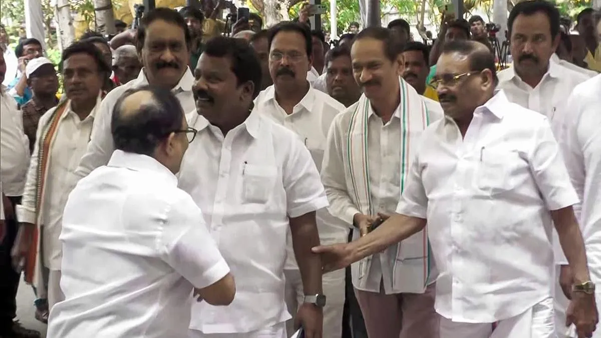 Congress and DMK talks &lsquo;smooth&rsquo;, likely to reach an understanding soon