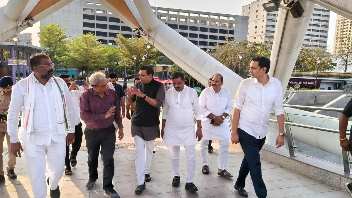 Congress team visits Sabarmati Riverfront and compares it with Musi Rejuvenation