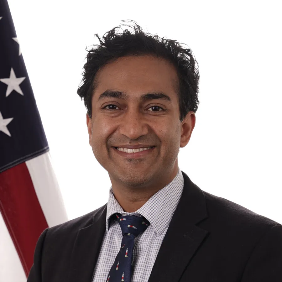 Divisive F.D.A. Vaccine Regulator Is Resigning