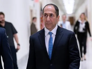  Epstein's longtime accountant testifies on his wealth and business ties