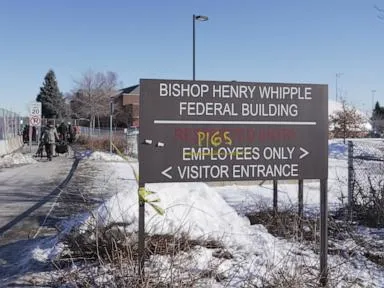  Federal judge extends order protecting refugees in Minnesota from being arrested and deported