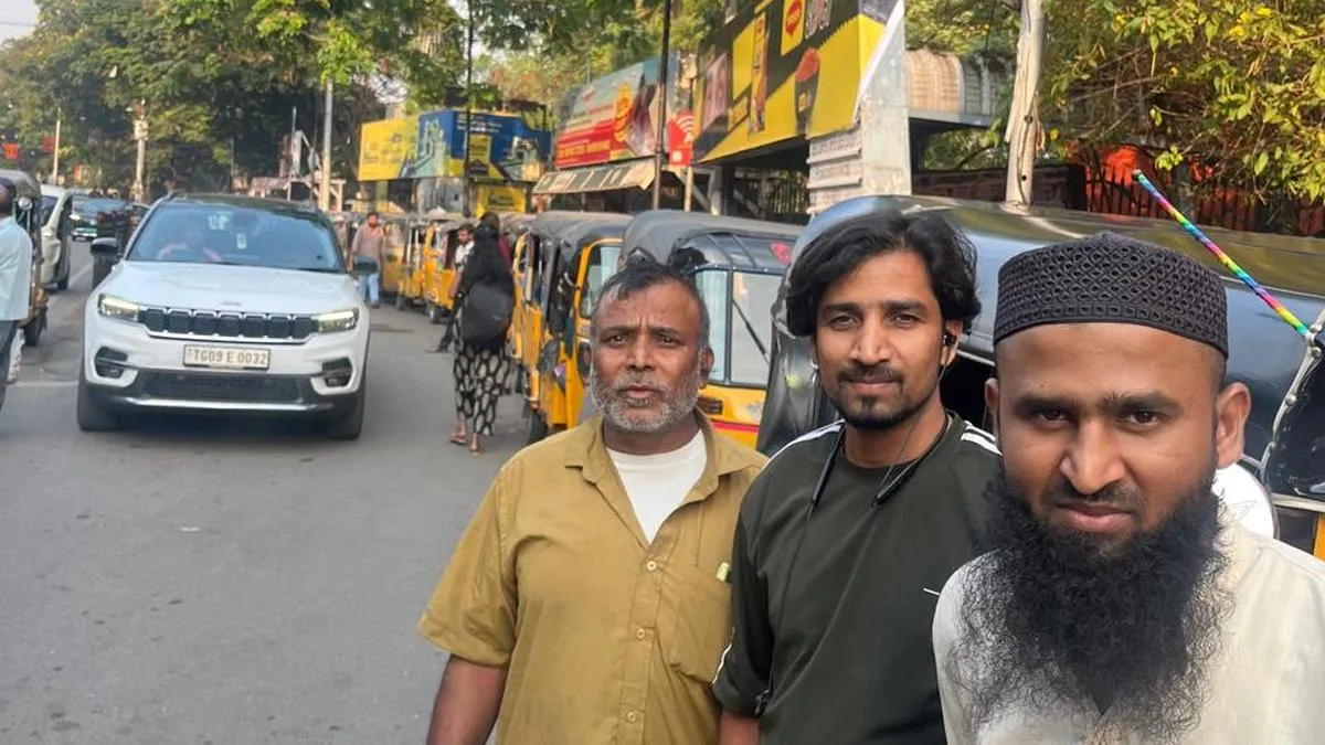 Fuel outlets in Hyderabad packed on third consecutive day, no relief for LPG auto drivers on March 26 too