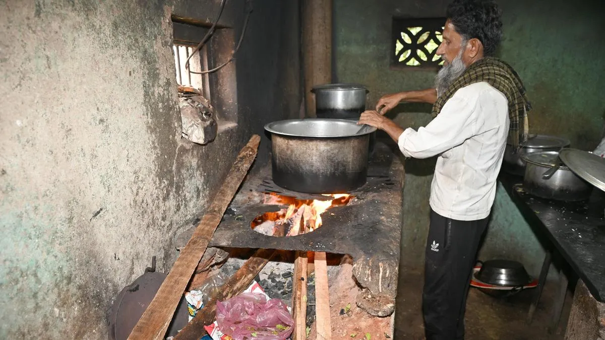 Hotels in rural areas of Shivamogga badly hit owing to disruption in supply of commercial LPG