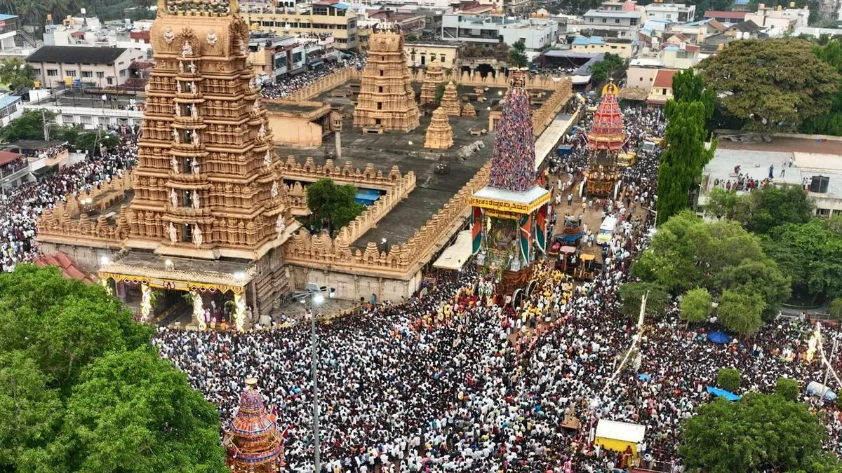 Huge turnout for &lsquo;Dodda Jathre&rsquo; in Nanjangud, one of the biggest chariot festivals in Karnataka