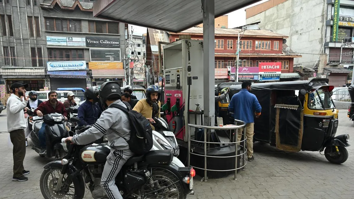 India has oil for 60 days, LPG for a month: Centre