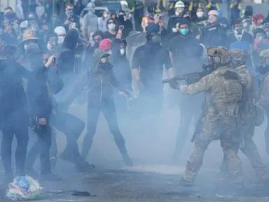  Judge in Oregon limits federal officers' tear gas use at Portland ICE building protests