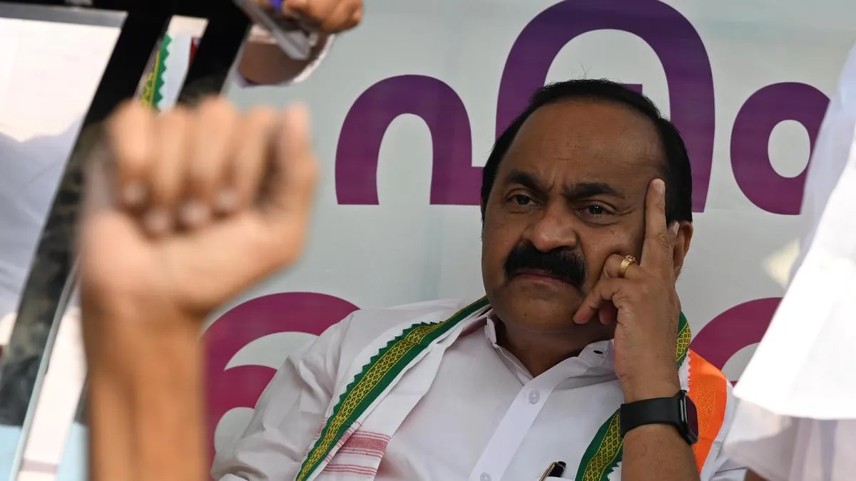 Kerala polls: Satheesan challenges CPI(M) to explain Pinarayi&rsquo;s photo with Sabarimala case accused Potti before targeting Sonia Gandhi