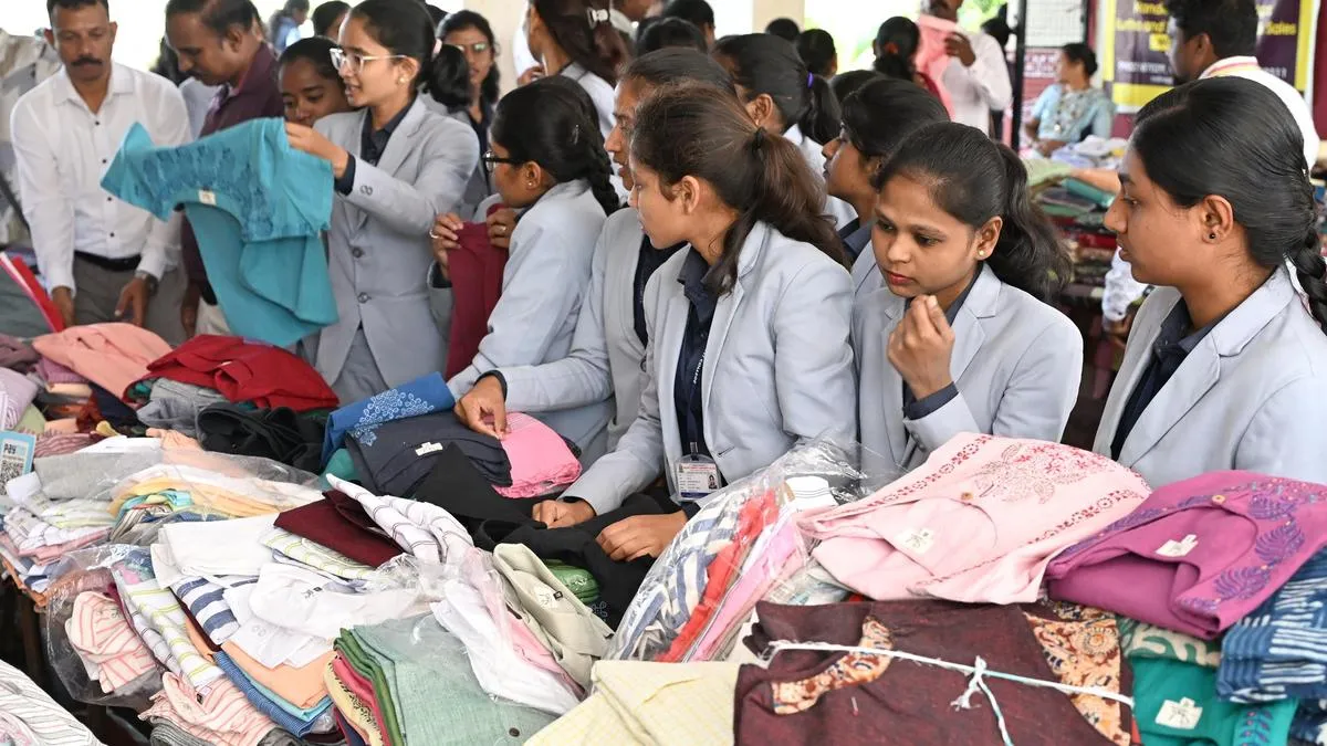 Khadi Utsava held at Sahyadri College in Shivamogga receives good response