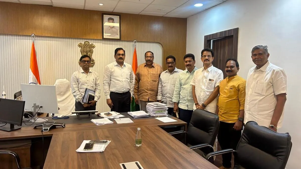 Lorry owners reject govt. proposal to slash vehicle fitness fee by up to 50 per cent