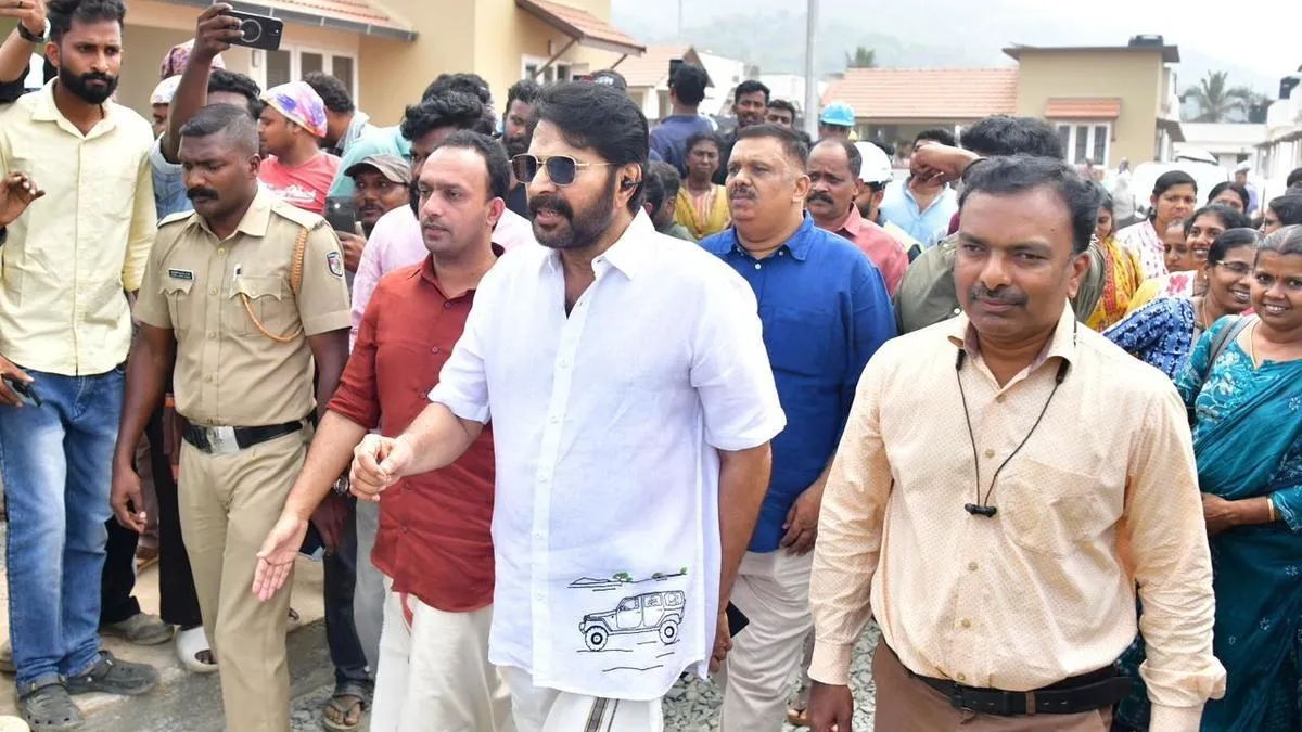 Mammootty&rsquo;s visit to Wayanad township for landslide-affected families sparks political controversy