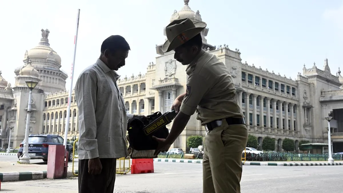 Man found carrying ₹6 lakh to Vidhana Soudha, questioned by Bengaluru police