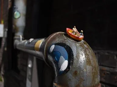  Miniature art transforms an alley into a surrealist wonderland at 'Mississippi's Tiniest Museum'