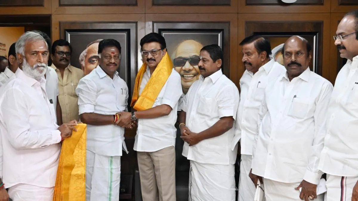 O. Panneerselvam joins DMK; says &lsquo;happy to be part of Thai Kazhagam&rsquo;