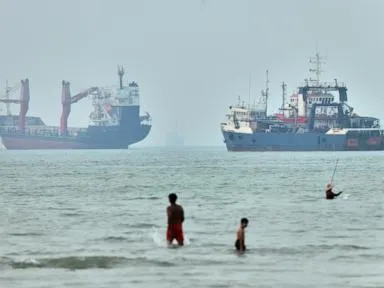  Oil prices ease after US and Iran pause their attacks