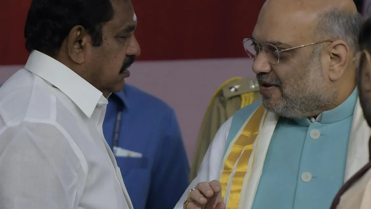 Palaniswami meets Shah in Delhi to discuss sharing of seats