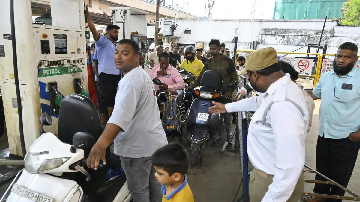 Panic over fuel supply chokes Hyderabad roads on March 25, traffic grinds to a crawl during morning rush hour