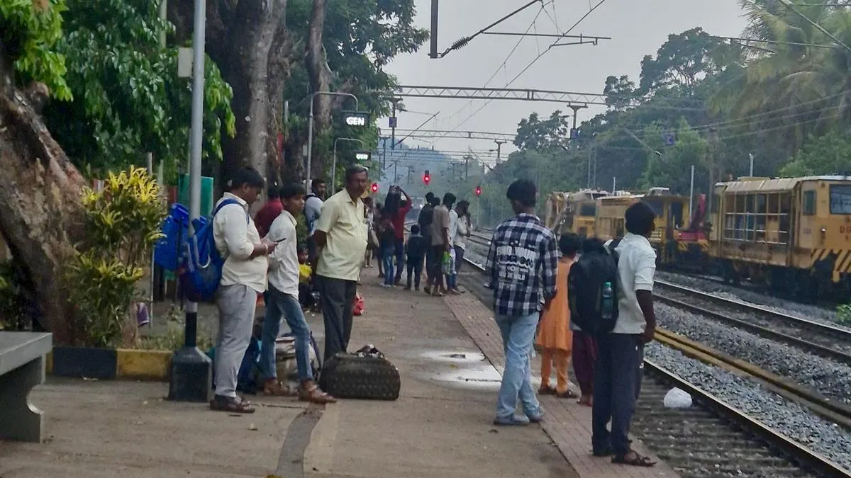 Passengers and online forums rue lack of adequate platform shelter at Kabakaputtur Railway Station