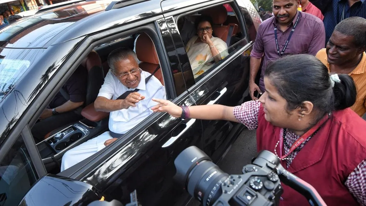 Pinarayi Vijayan launches election campaign at Dharmadam