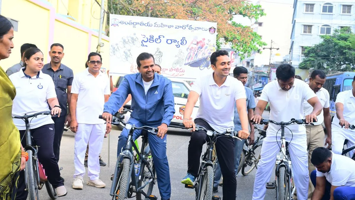 Police organise cycle rally ahead of International Women&rsquo;s Day in Puttaparthi