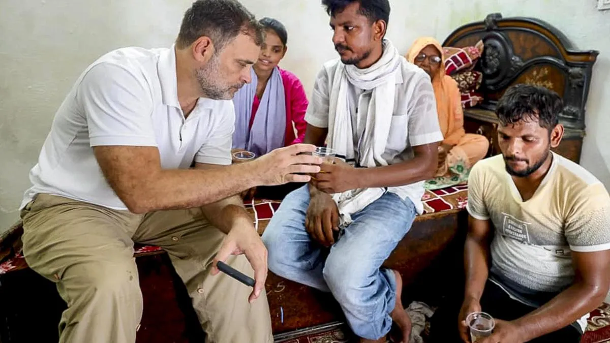 Rahul Gandhi praises youth who went viral after Preamble recital at Jantar Mantar