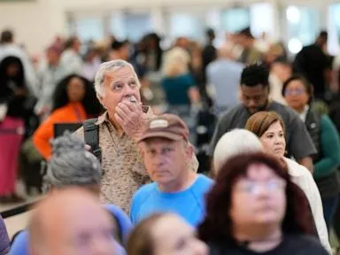  Record-high passenger wait times at airports, but no deal yet on the 40th day of the shutdown