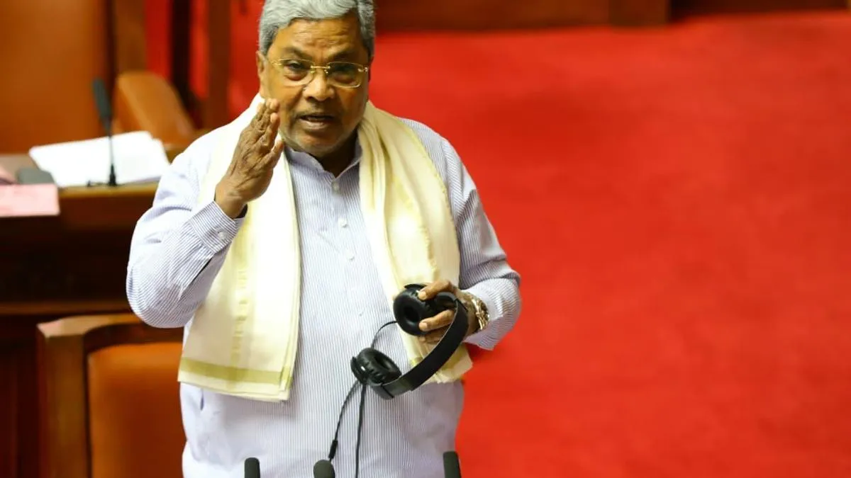 Siddaramaiah spent ₹29 crore on air travel in 2025-26, how much did Bommai spend in 2021-22? 
