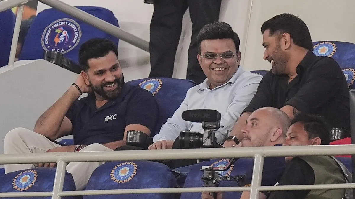 Smile looks good on you: Dhoni tells Gambhir after India&rsquo;s historic T20WC win