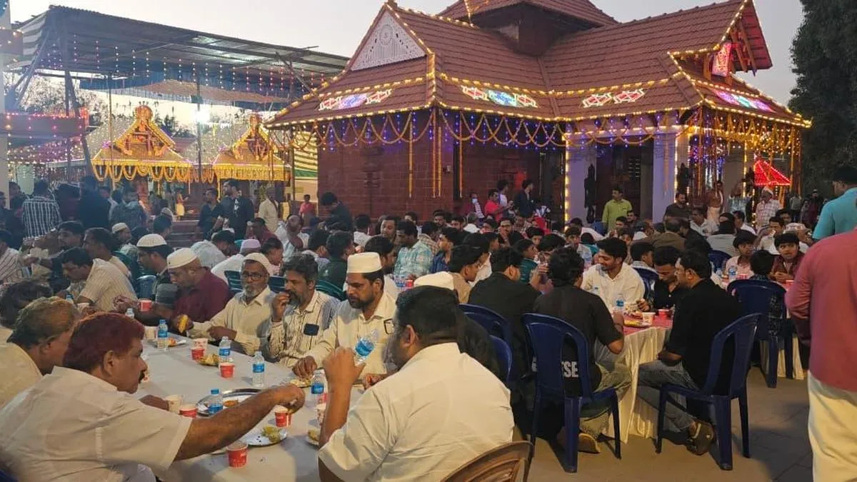 Temple in Kasaragod hosts community iftar