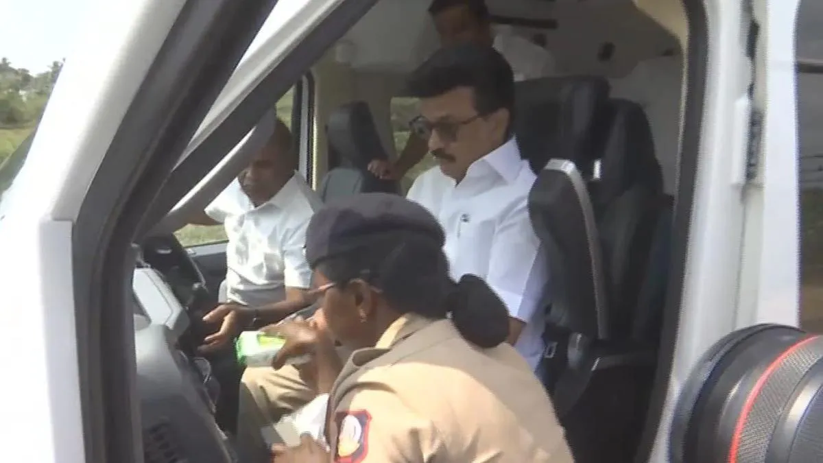 T.N. CM Stalin&rsquo;s vehicle inspected by election flying squad on Tiruchi-Nagapattinam highway