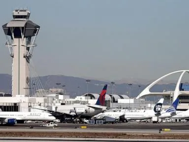 United flight returns to LA airport for an evacuation after a reported fire