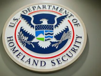  US appeals court sides with Trump administration on detaining immigrants without bond