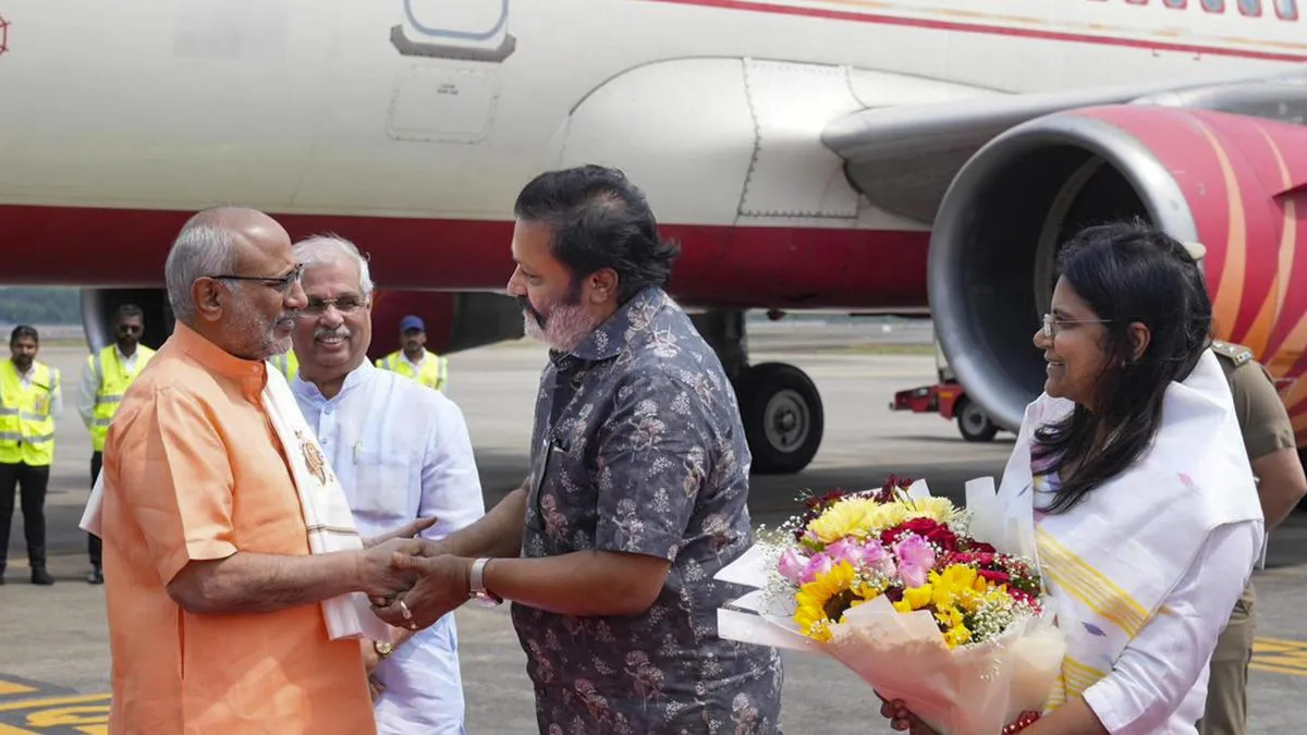 Vice-President accorded warm reception in Kochi