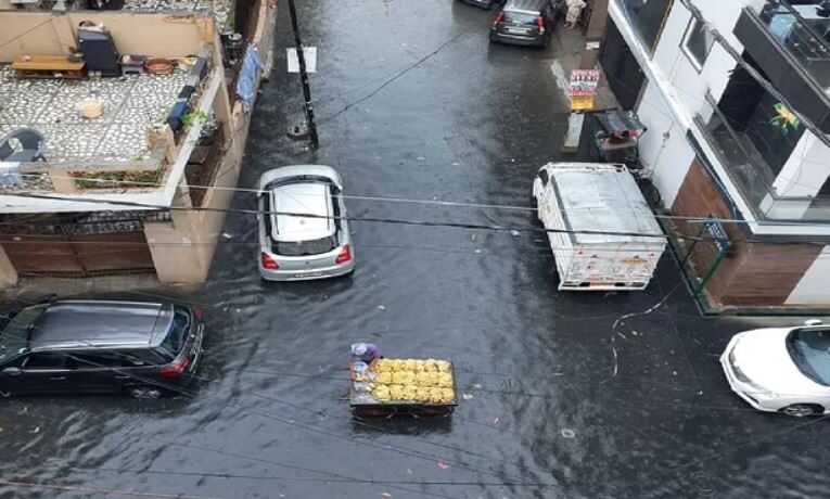 Rain Advisory: नोएडा में जलभराव से बचने के लिए इन 18 जगहों से होकर न निकलें, यातायात विभाग ने जारी की सूची